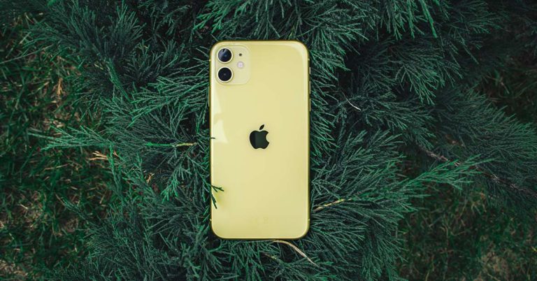 iPhone falls out of a plane and survives, with all the action recorded - Featured image