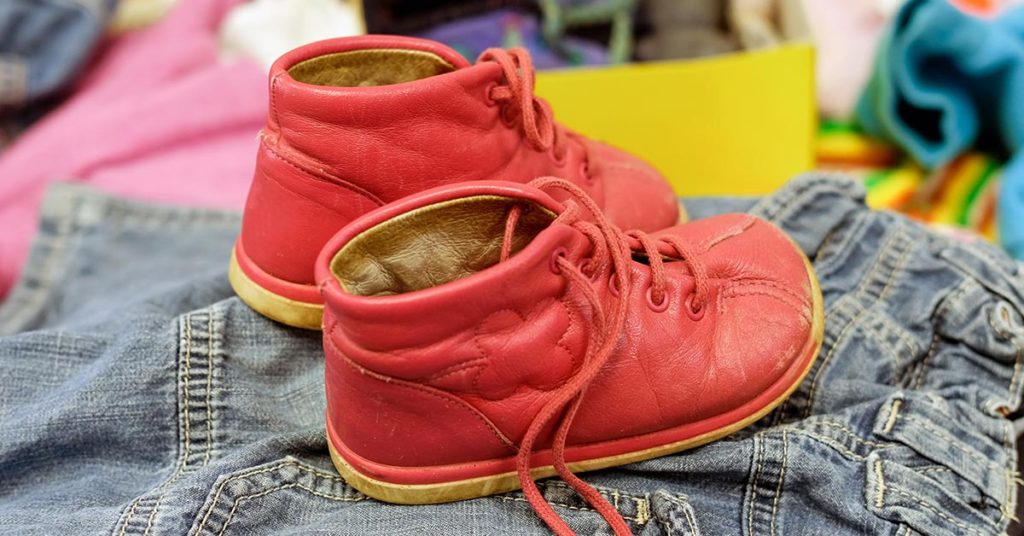 Expecting Mom Says She Will Not Accept Hand-Me-Downs At Her Baby Shower - Featured image