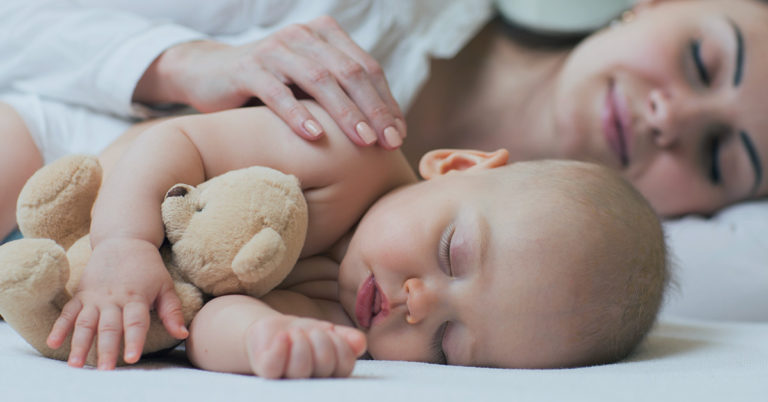 Study Finds Moms Are Happier When Their Kids Have Early Bedtimes - Featured image