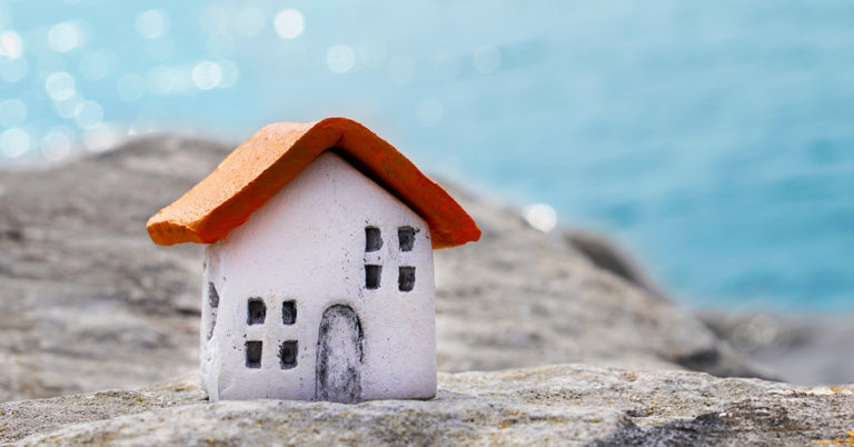 Man Builds Peaceful Storybook Tiny Home By The Sea. Gives A Glimpse Of Life Inside - Featured image