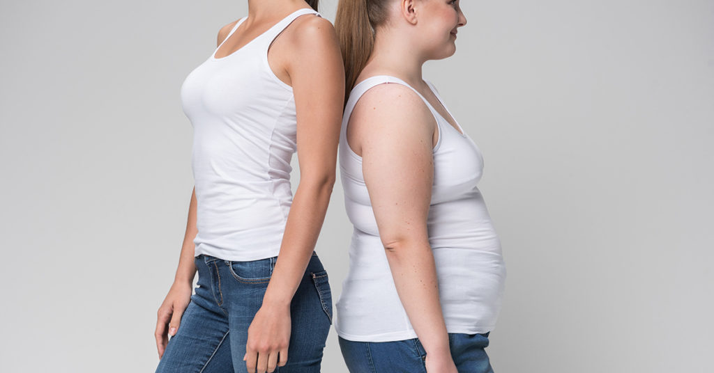 Two Friends Show How the Same Outfits Look on Women With Different Body Types - Featured image