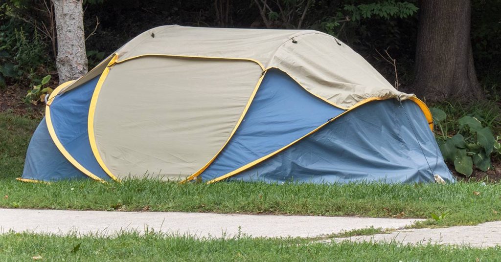 A Man Invents Igloo Shelters for the Homeless That Retain Body Heat and Help Keep Them Warm All Winter Long - Featured image