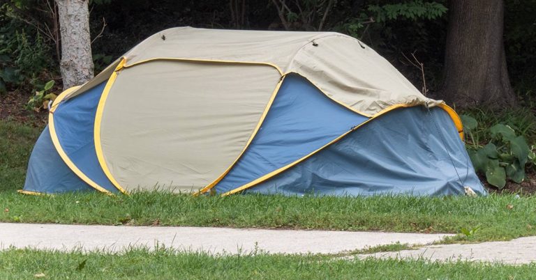 A Man Invents Igloo Shelters for the Homeless That Retain Body Heat and Help Keep Them Warm All Winter Long - Featured image