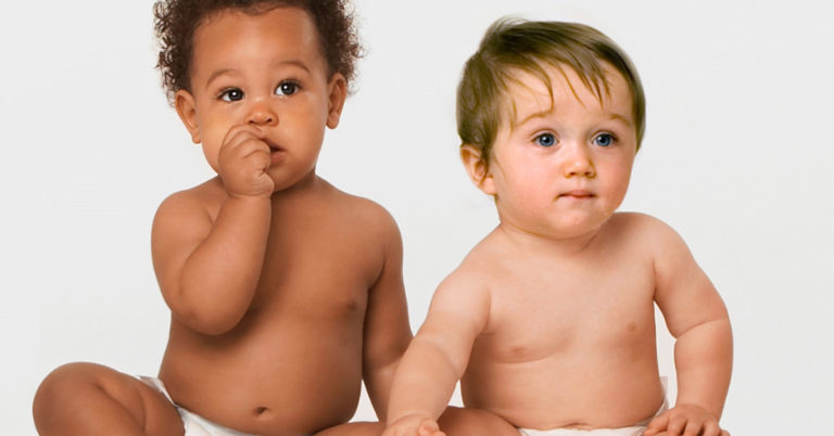 Yes, they’re twins! One black, one white: ‘What’s important is love’ - Featured image