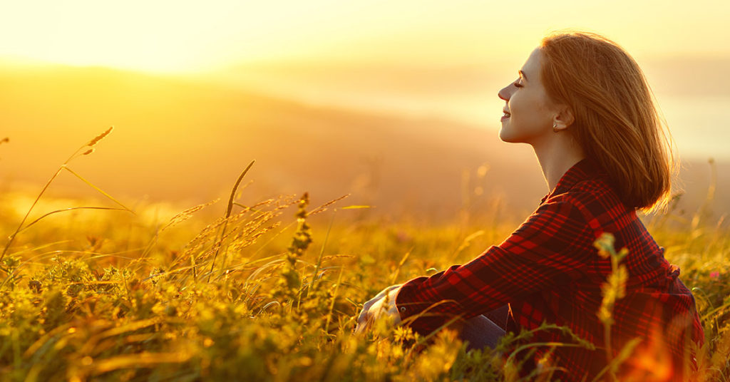 How to love yourself: 10 steps to believing in yourself again - Featured image