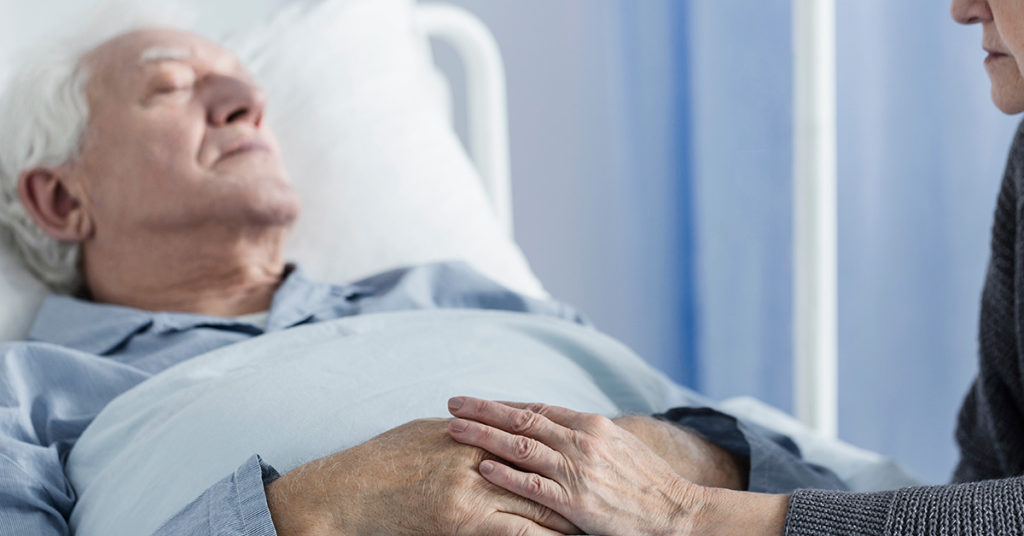 12 Heartbreaking Things One Learns When Caring For Elderly Parents in Their Last Days - Featured image