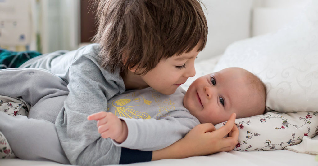 Boy Helping Dad Give Skin-To-Skin To Premature Twins Will Make You Smile - Featured image