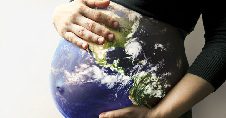 Some Women Are Choosing to Not Have Kids Because of The State Our Planet Is In - Featured image