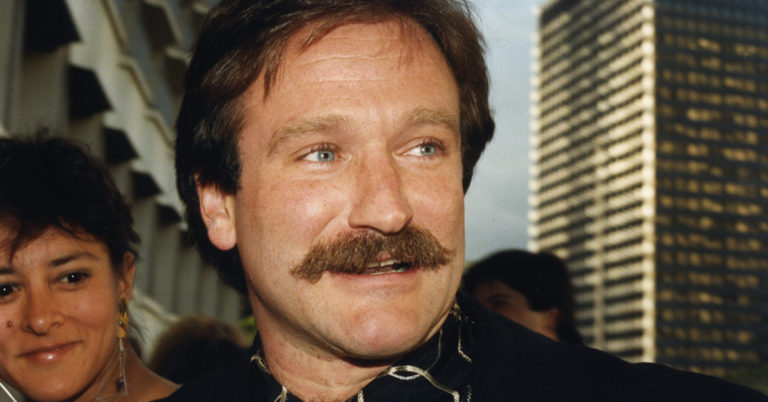 Koko The Gorilla Hadn’t Laughed In 6 Months Until She Met Robin Williams - Featured image