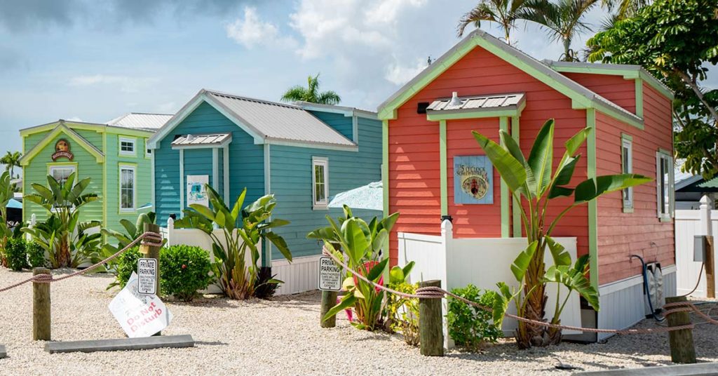 Seniors Are Buying Tiny Homes to Live Their Golden Years Off the Grid - Featured image