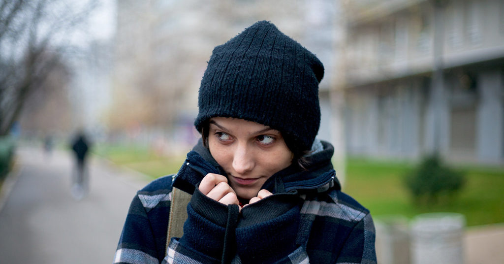 A Woman Avoids a Potential Stalker by Following Safety Advice She Read Online - Featured image