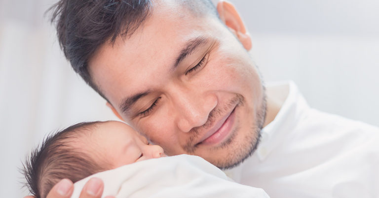 Invention Lets Men ‘Breastfeed’ Their Babies Because Why Not? - Featured image