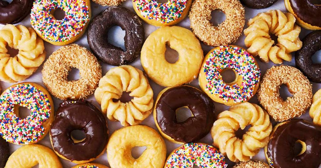 Woman Thinks A Dozen Donuts Means 50, Keeps Demanding For More - Featured image