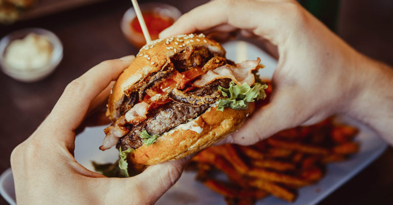 Man Wonders If He Was Wrong To Eat A Hamburger In Front Of Vegan Co-Worker - Featured image