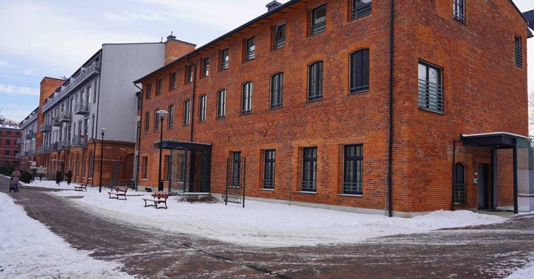 Man Gave $4 Million Dollar Apartment Complex To Let Homeless Women And Their Children Live For Free - Featured image