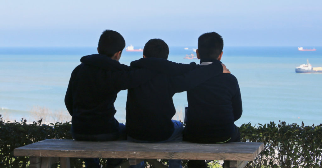 Three boys found man about to jump off bridge, grabbed him and didn’t let go - Featured image