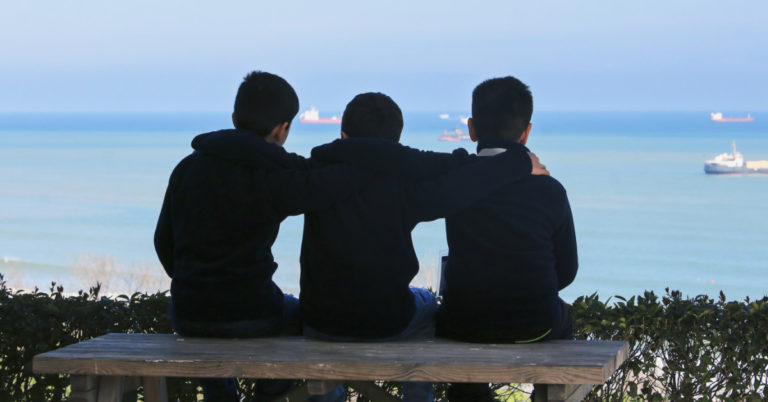 Three boys found man about to jump off bridge, grabbed him and didn’t let go - Featured image