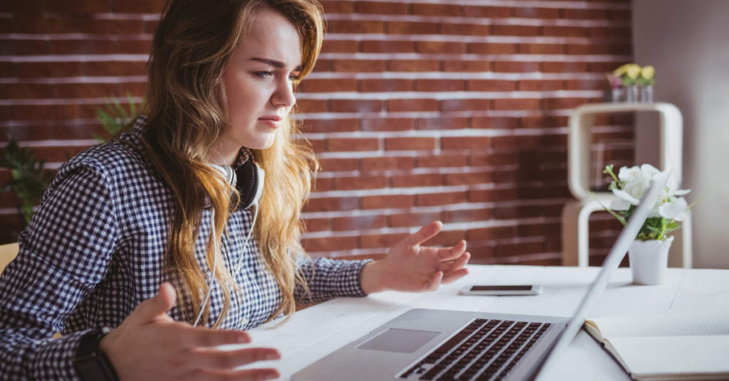 People Are Having a Hard Time Finding the Horse Hiding in This Ordinary Picture of a Frog - Featured image