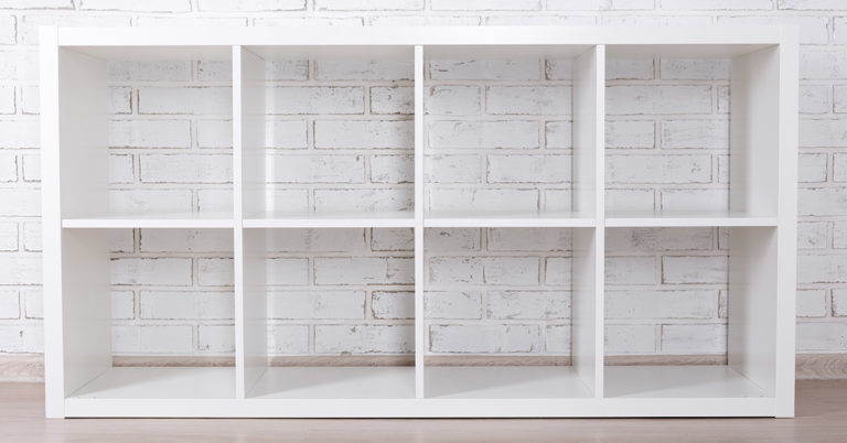 How One Mom Divided a Room into 2 Bedrooms for Her Daughters Without Building a Wall - Featured image