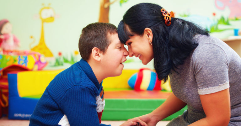 Mom refuses to give up her disabled baby with ‘low intelligence’, nurtures him all the way to Harvard - Featured image