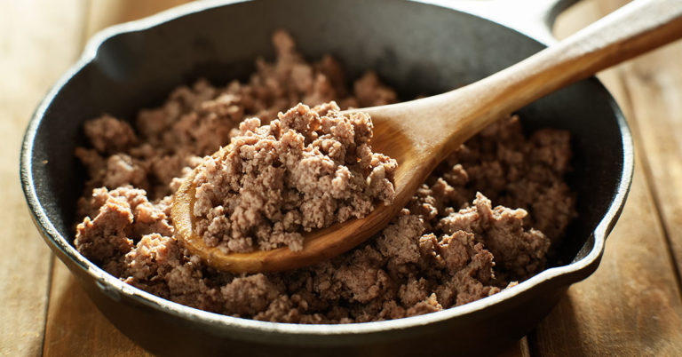 The Internet Is Divided After Viral Video Shows Woman Rinsing Off Cooked Ground Beef - Featured image