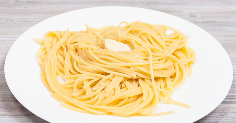 15 People Share Their Favorite ‘Poverty Meal’ From Childhood That They Still Eat Today - Featured image