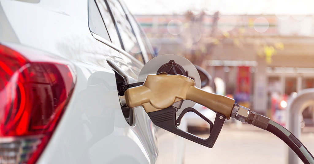 Gas Station Offers Free Fuel For Anyone In Bikini, Doesn’t Expect Men To Take The Challenge - Featured image