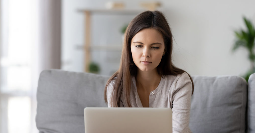 Tricky Brainteaser: How Many Legs Do You See In The Picture? - Featured image