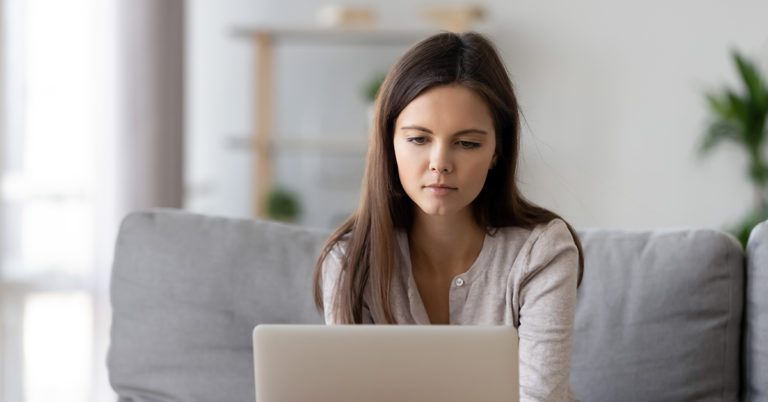 Tricky Brainteaser: How Many Legs Do You See In The Picture? - Featured image