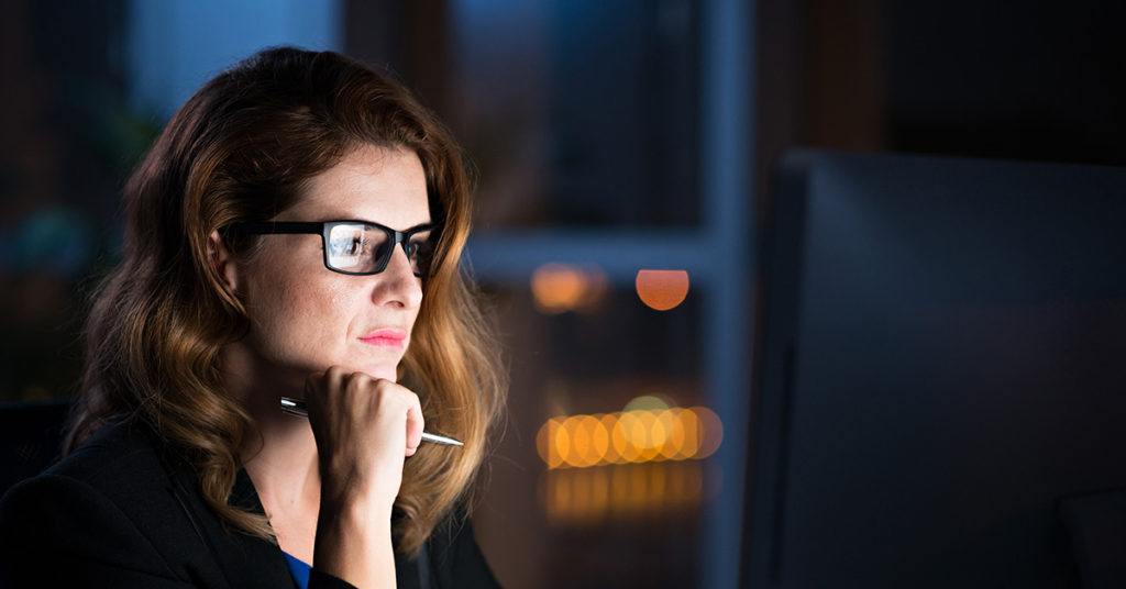 There Are Actually Two Women in This Creepy Photo. Can You Find Both? - Featured image