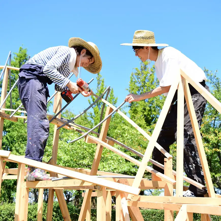 people of Niigata preparing for art festival