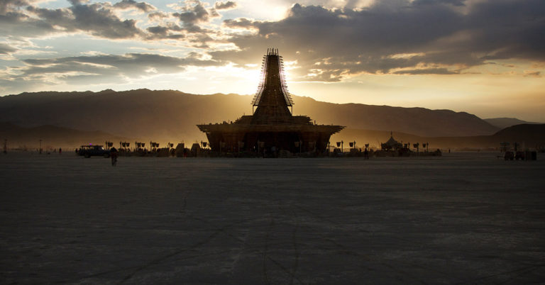 Billionaire wants to build equitable utopia in the American desert - Featured image