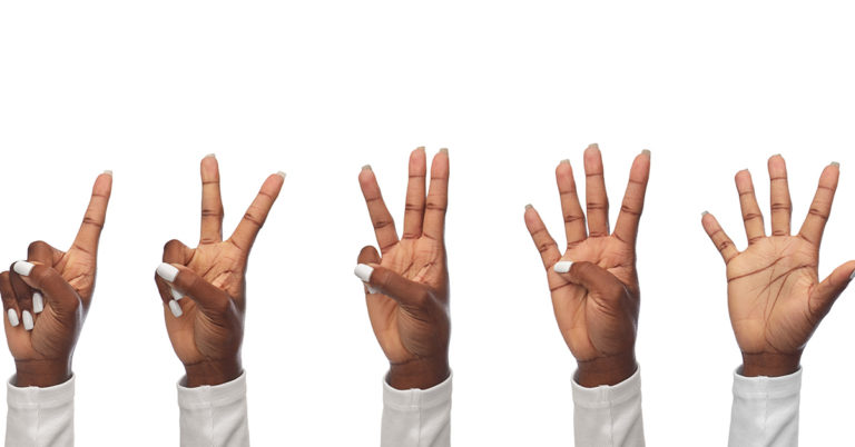 Can You Guess The Correct Number Of Fingers In The Photo? - Featured image