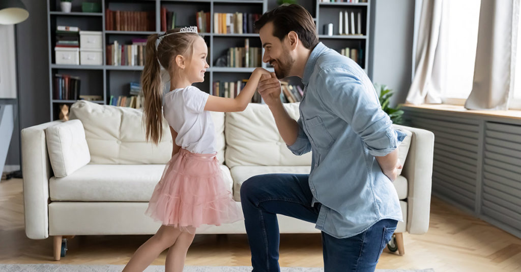 Widower beautifully recreates late wife’s pregnancy photos with their 1-year-old daughter - Featured image