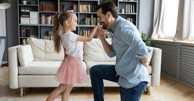 Widower beautifully recreates late wife’s pregnancy photos with their 1-year-old daughter - Featured image