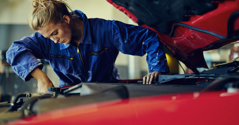 All-Female Auto Shop Is Empowering Women To Learn About Fixing Cars - Featured image