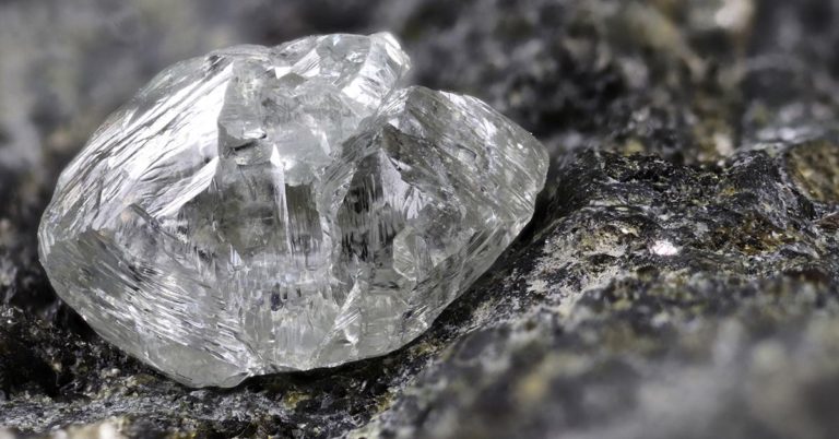 Woman finds 4.38-carat diamond at Crater of Diamonds State Park - Featured image