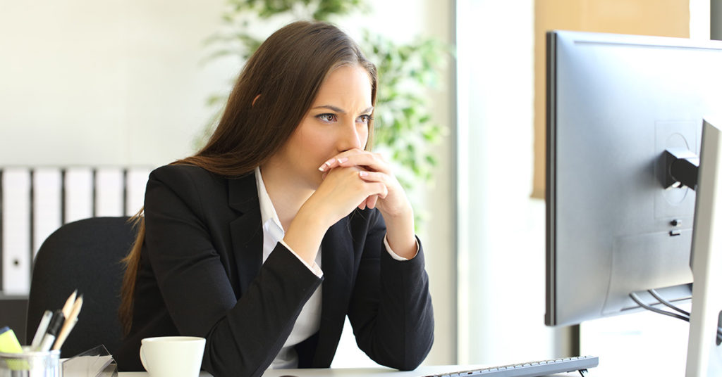 9 Out Of 10 People Can’t Find The GLOVES In This Picture Of A Dinner Party! But Can You Spot Them? - Featured image
