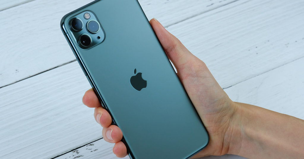 Do We All See the Man Holding an iPhone in This 1937 Painting? - Featured image