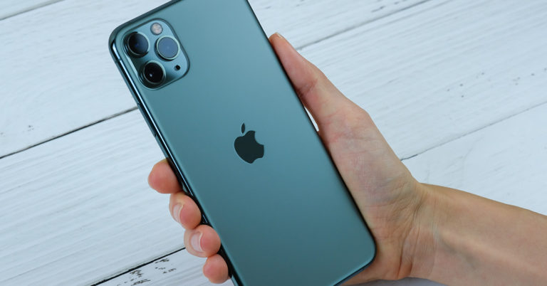 Do We All See the Man Holding an iPhone in This 1937 Painting? - Featured image