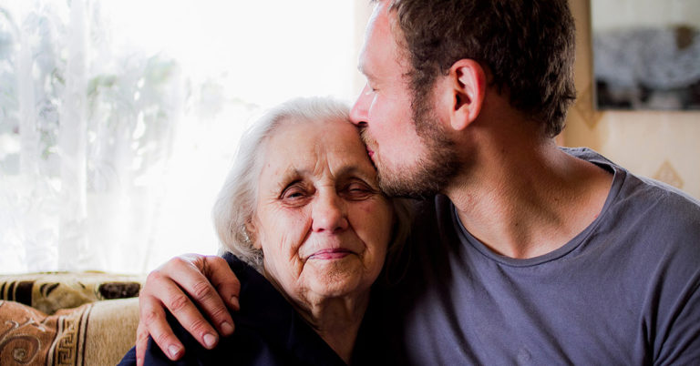 31-Year-Old Man Invited 89-Year-Old Neighbor To Live With Him To Spend Her Last Days In Company - Featured image