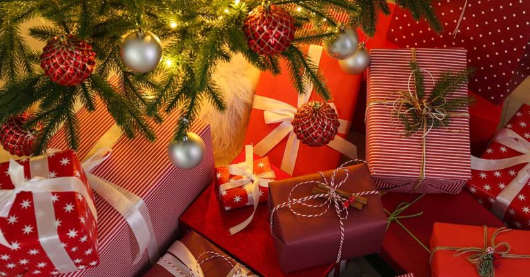 Strangers Learn Great Grandma Struggles To Raise 6 Kids And Show Up With Every Gift She Needs - Featured image