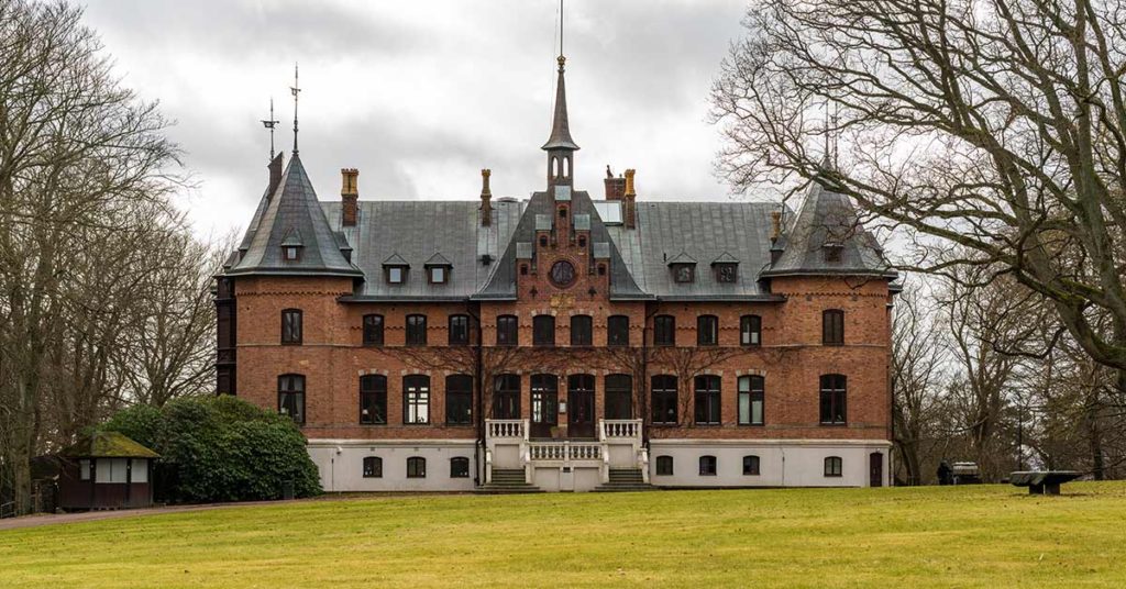 Old Millionaire Leaves $5.3M Mansion, Neither His Daughter nor Wife Inherits It – a Short Story - Featured image