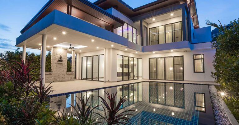 These seven girlfriends bought a mansion so they can retire and live together - Featured image