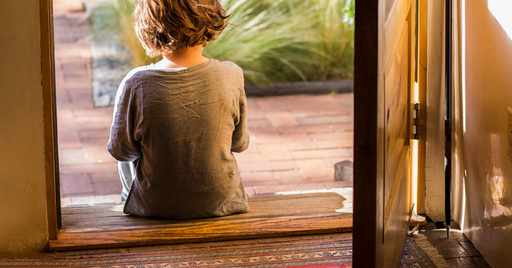 Woman Feeds Dirty Little Boy She Found on Her Doorstep, 10 Years Later They Meet Again - Featured image