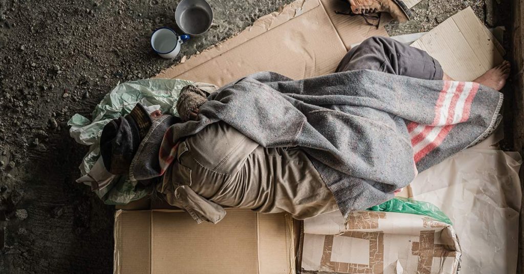 Woman Captures Homeless People for 10 Years and Recognizes Lost Dad in One of the Photos – a Short Story - Featured image