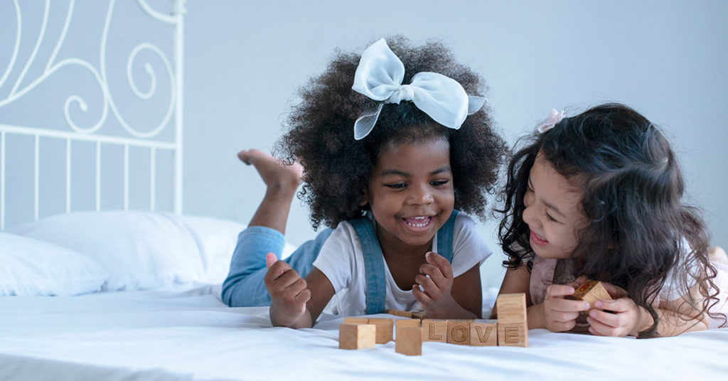 Sisters Who Looked Almost Identical at Birth Grow Up to Have Different Skin Colors - Featured image