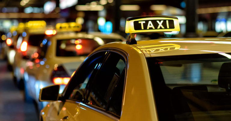 Taxi Driver Returns Lost Wallet with $1600, Receives Amount 100 Times More Months Later – a Short Story - Featured image