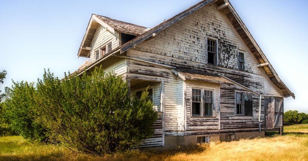 Woman Ignores Letters from Man She Left 53 Years Ago, Visits Him Once and Finds a Ruined House — A Short Story - Featured image