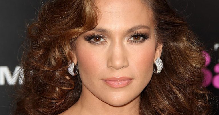 13 Famous Women Who Probably Took a Sip of a Youth Elixir - Featured image